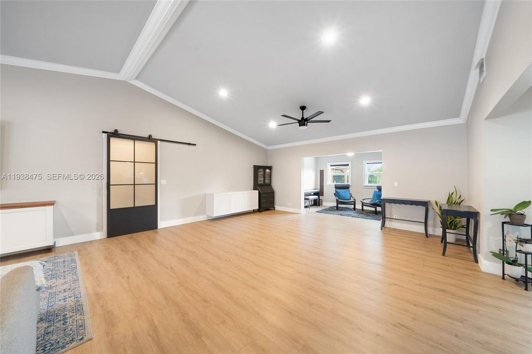 En Venta: $800,000 (4 camas, 2 baños, 2216 Pies cuadrados)