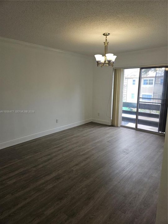 For Rent: $1,900 (2 beds, 1 baths, 870 Square Feet)