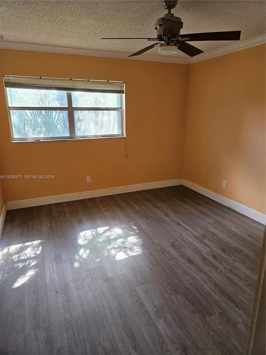 For Rent: $1,900 (2 beds, 1 baths, 870 Square Feet)