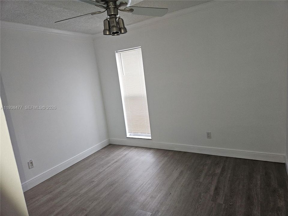 For Rent: $1,900 (2 beds, 1 baths, 870 Square Feet)