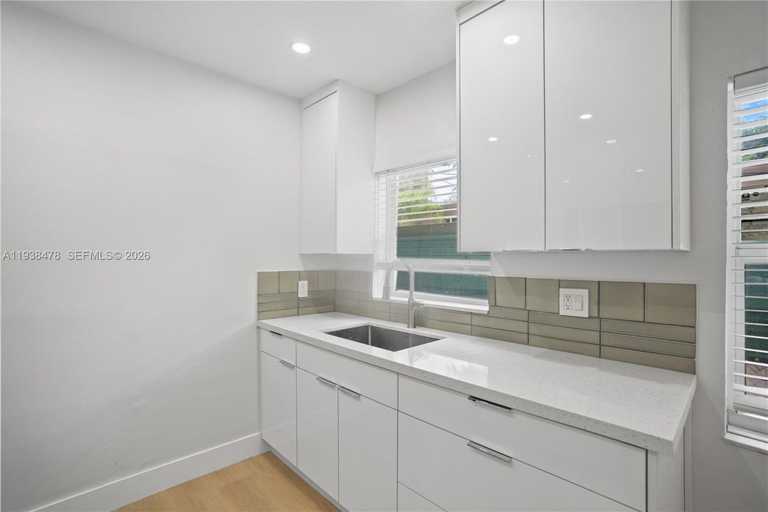 For Rent: $2,700 (2 beds, 3 baths, 2419 Square Feet)