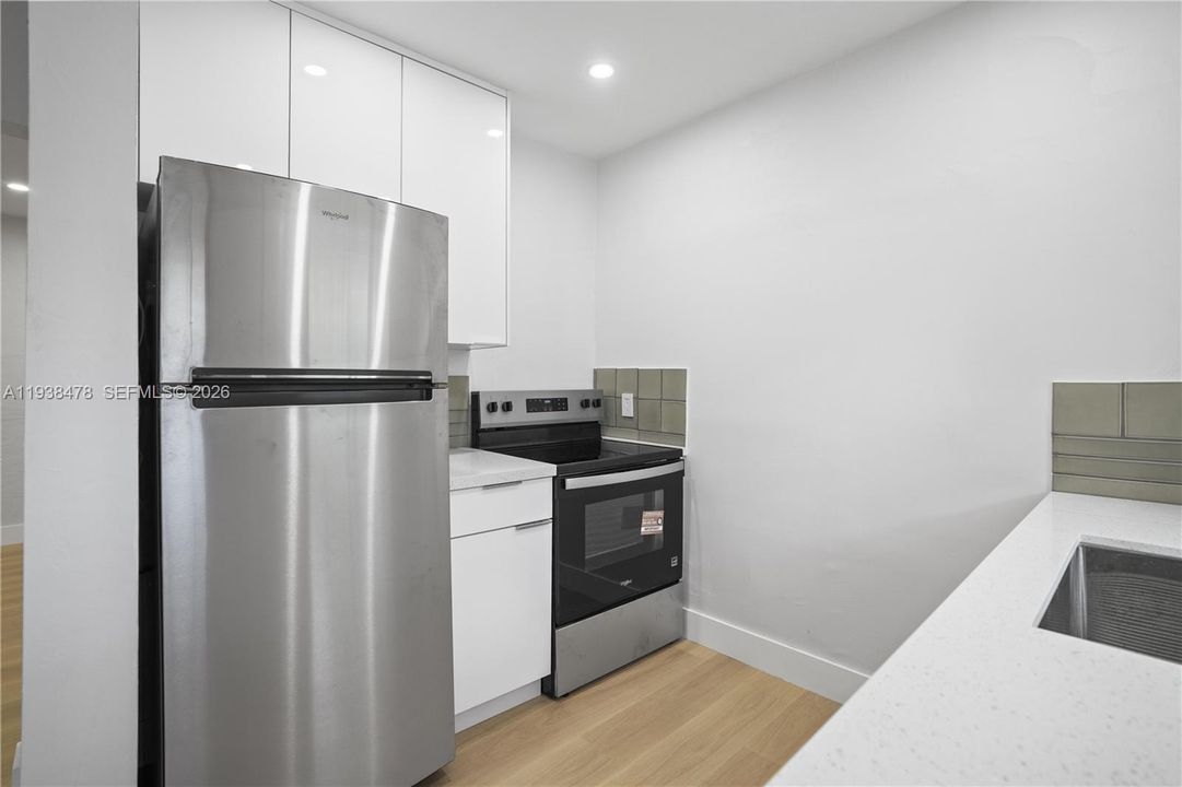 For Rent: $2,700 (2 beds, 3 baths, 2419 Square Feet)