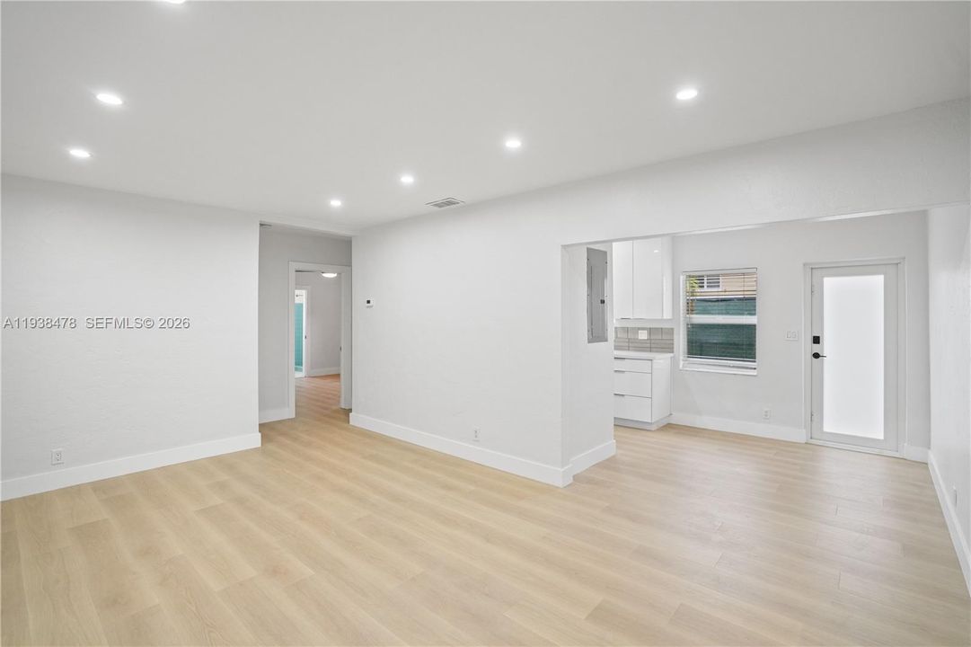 For Rent: $2,700 (2 beds, 3 baths, 2419 Square Feet)