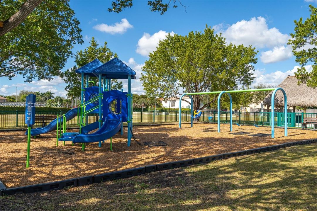 На продажу: $425,000 (3 спален, 2 ванн, 1833 Квадратных фут)