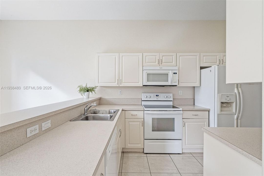 На продажу: $425,000 (3 спален, 2 ванн, 1833 Квадратных фут)