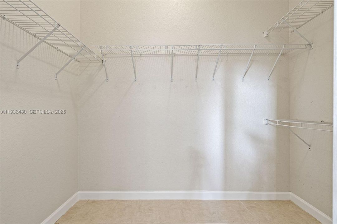 На продажу: $425,000 (3 спален, 2 ванн, 1833 Квадратных фут)