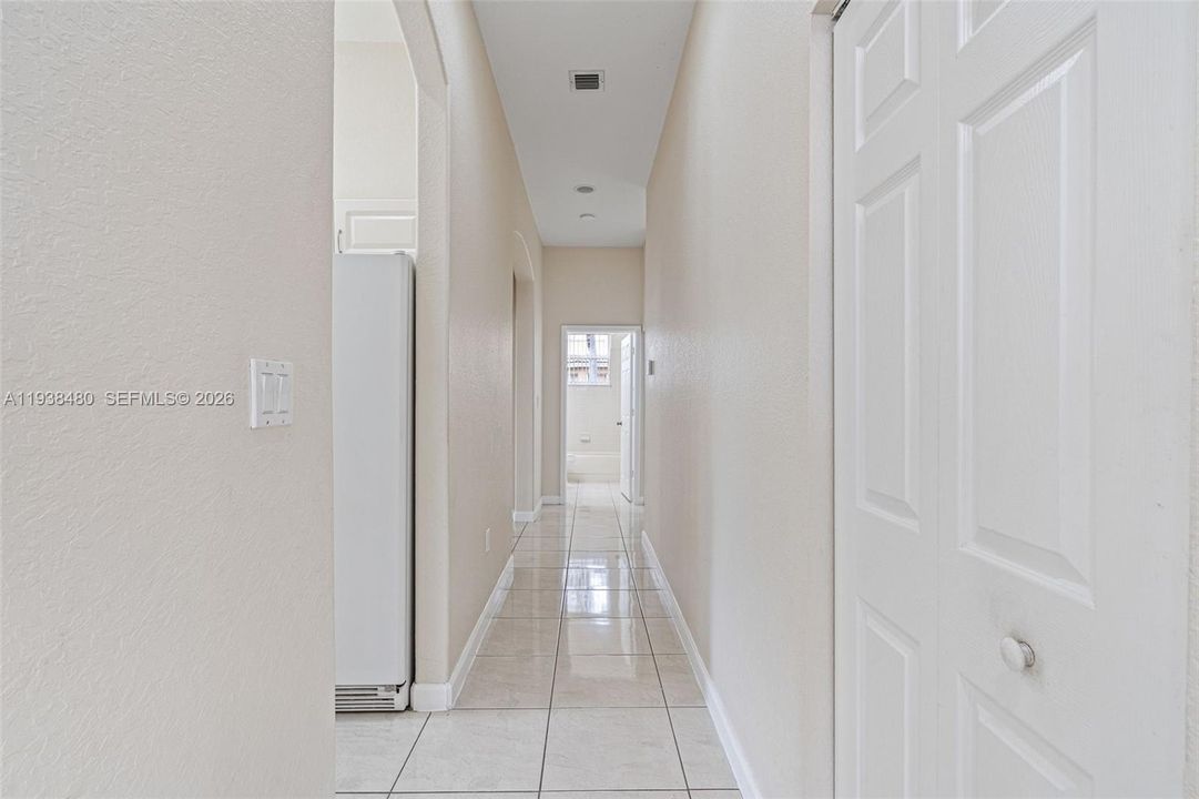 На продажу: $425,000 (3 спален, 2 ванн, 1833 Квадратных фут)