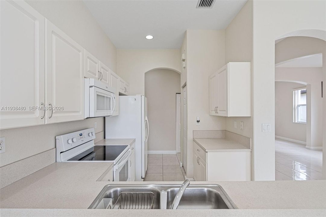 На продажу: $425,000 (3 спален, 2 ванн, 1833 Квадратных фут)