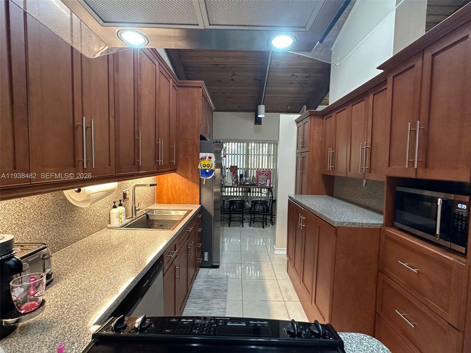 待售: $425,000 (2 贝兹, 2 浴室, 1342 平方英尺)