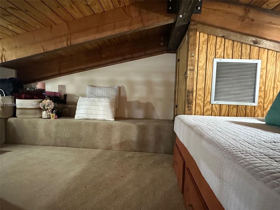 待售: $425,000 (2 贝兹, 2 浴室, 1342 平方英尺)