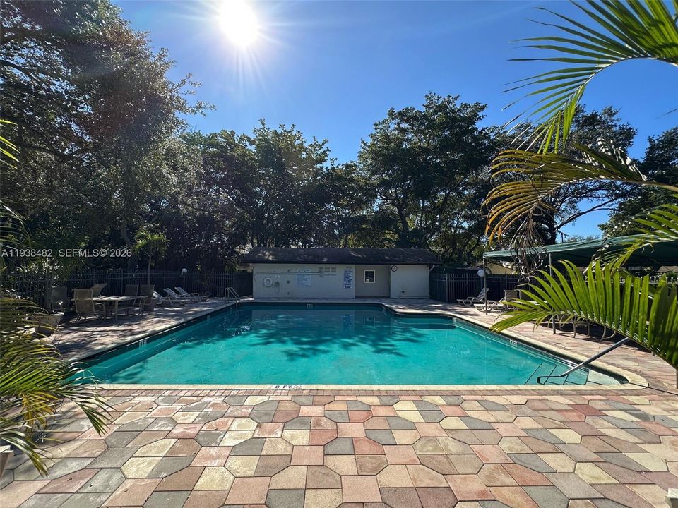 待售: $425,000 (2 贝兹, 2 浴室, 1342 平方英尺)