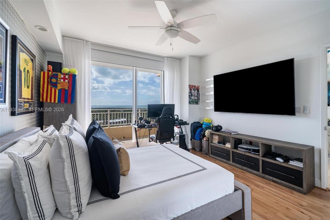 出租: $22,000 (3 贝兹, 4 浴室, 3011 平方英尺)