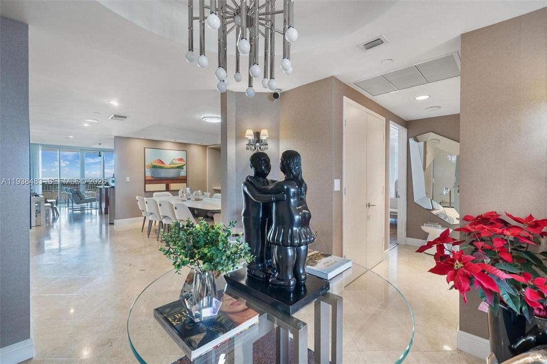 出租: $22,000 (3 贝兹, 4 浴室, 3011 平方英尺)