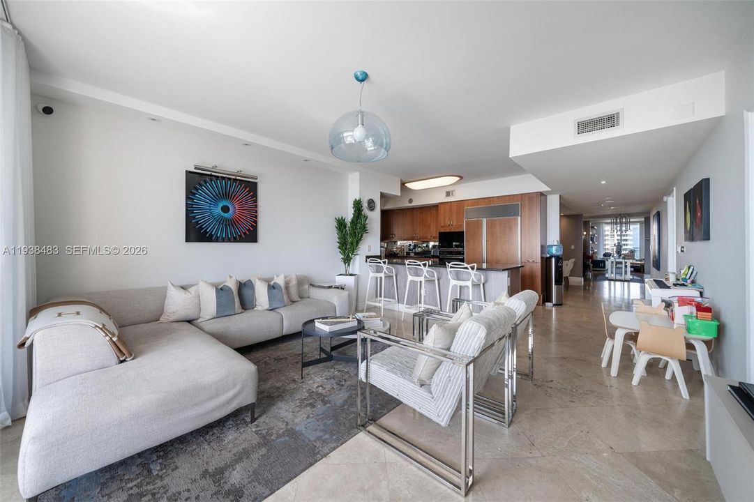 出租: $22,000 (3 贝兹, 4 浴室, 3011 平方英尺)