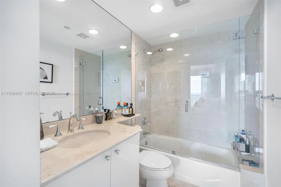 出租: $22,000 (3 贝兹, 4 浴室, 3011 平方英尺)