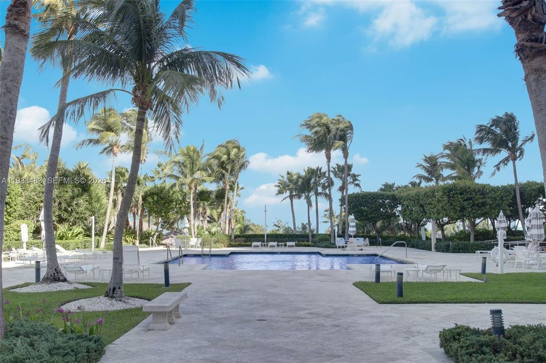 出租: $22,000 (3 贝兹, 4 浴室, 3011 平方英尺)