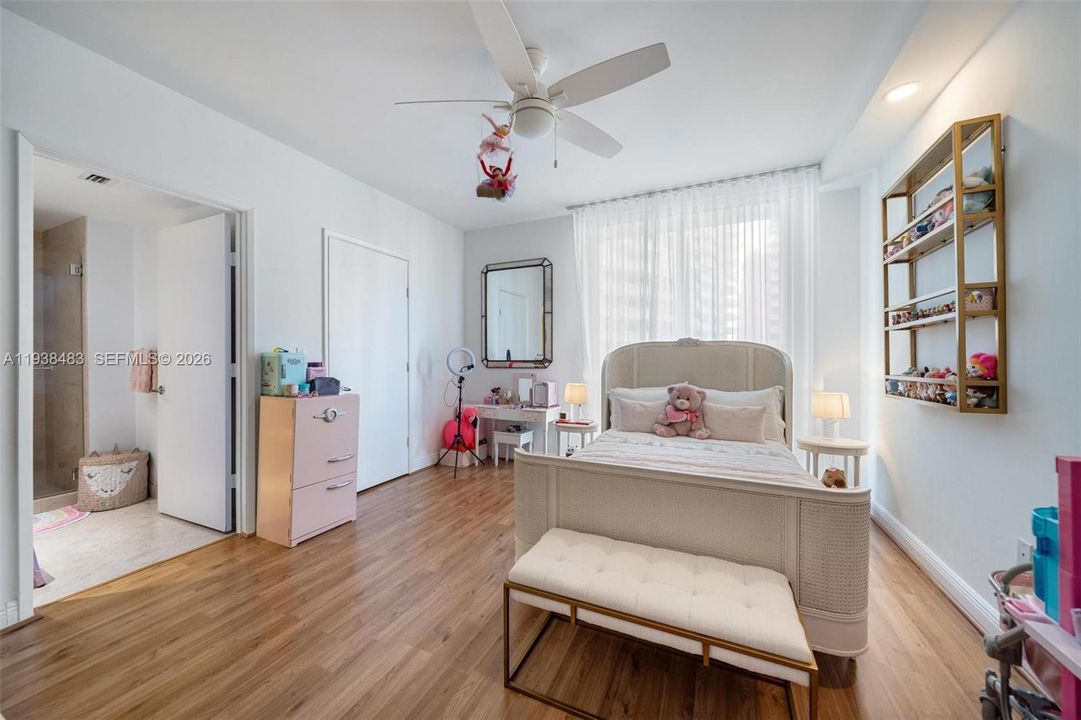 出租: $22,000 (3 贝兹, 4 浴室, 3011 平方英尺)