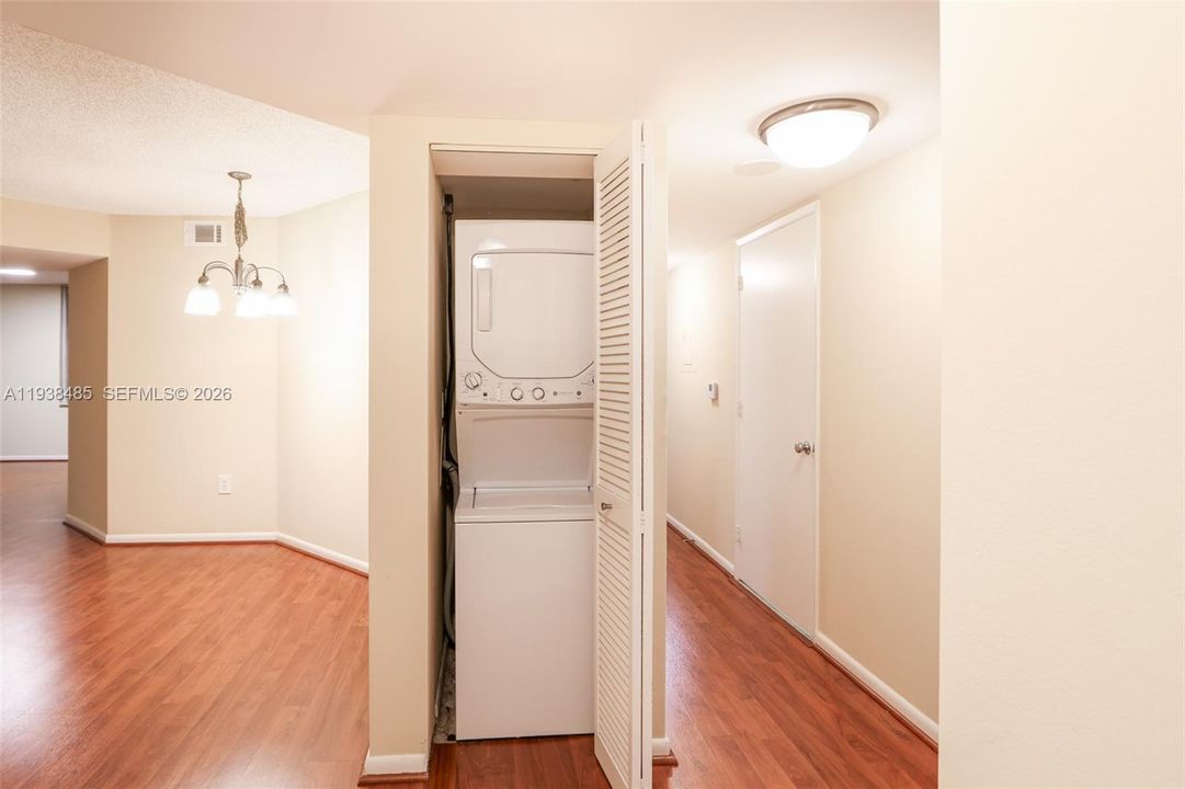 For Rent: $3,100 (3 beds, 2 baths, 1447 Square Feet)