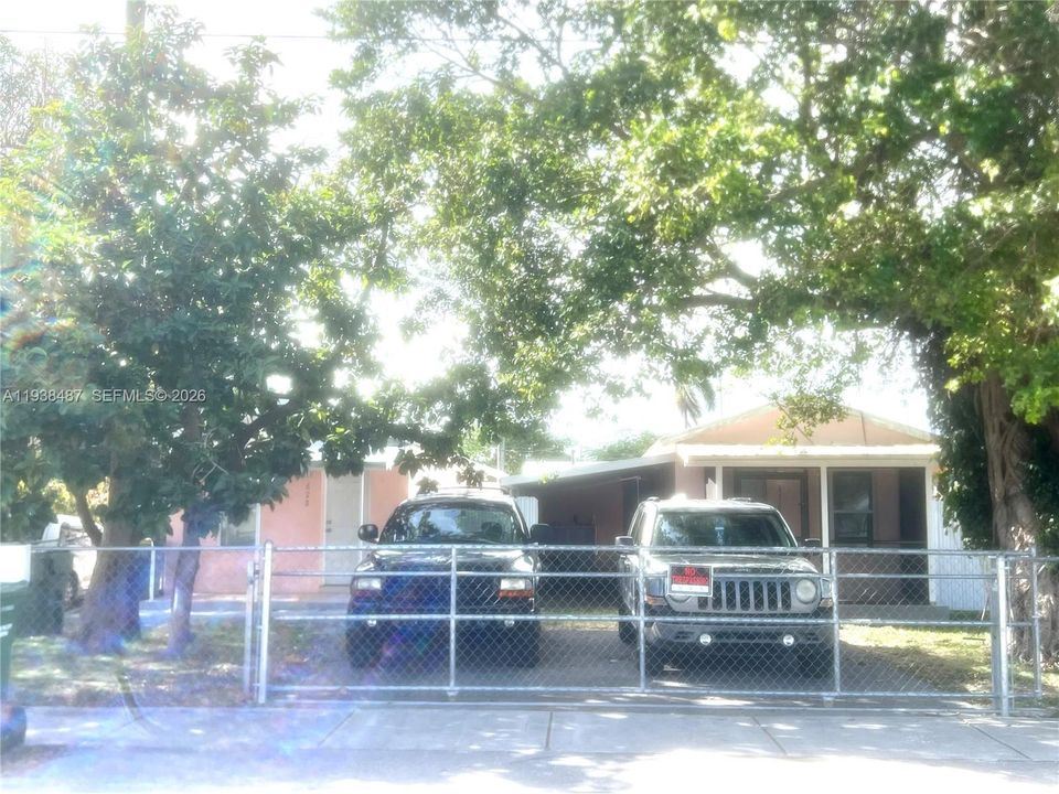 For Rent: $1,500 (1 beds, 1 baths, 962 Square Feet)