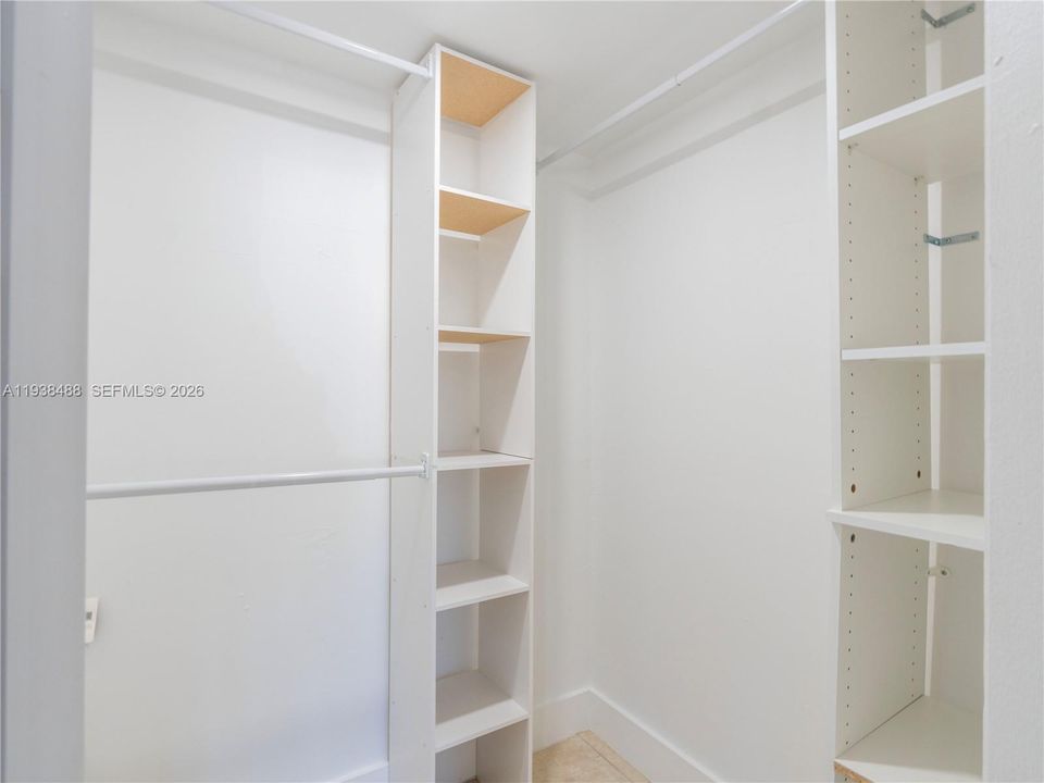 En Renta: $1,250 (0 camas, 1 baños, 2740 Pies cuadrados)