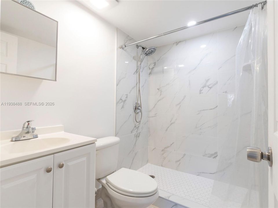 En Renta: $1,250 (0 camas, 1 baños, 2740 Pies cuadrados)