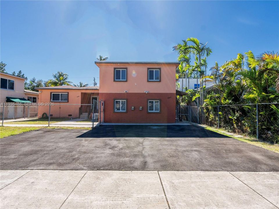 En Renta: $1,250 (0 camas, 1 baños, 2740 Pies cuadrados)