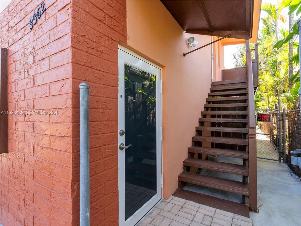 En Renta: $1,250 (0 camas, 1 baños, 2740 Pies cuadrados)