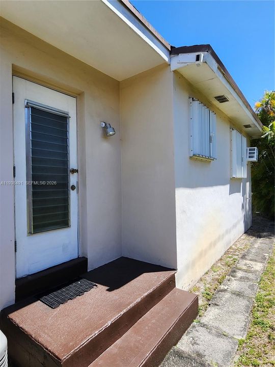 For Sale: $629,000 (4 beds, 3 baths, 1613 Square Feet)