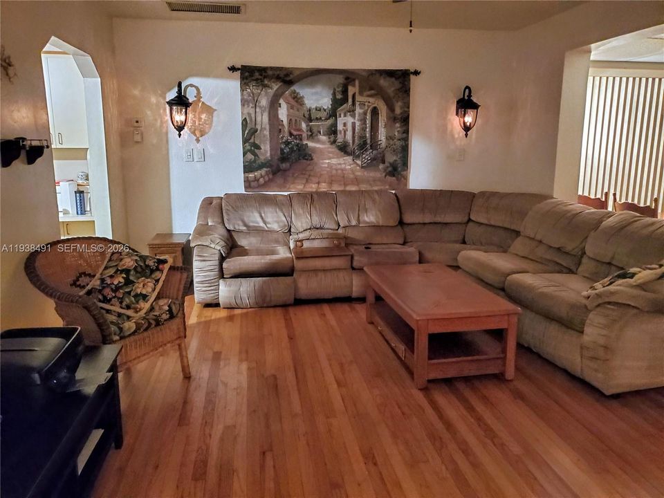 For Sale: $629,000 (4 beds, 3 baths, 1613 Square Feet)