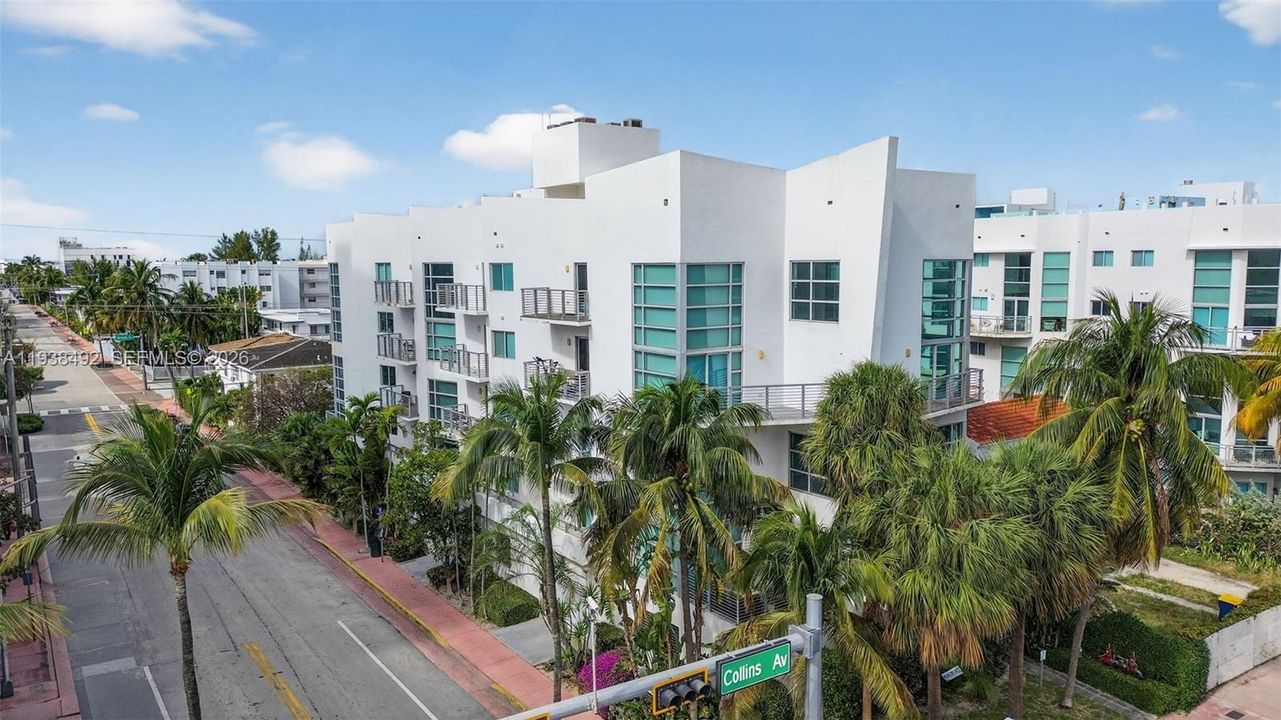 For Sale: $579,000 (2 beds, 2 baths, 1086 Square Feet)