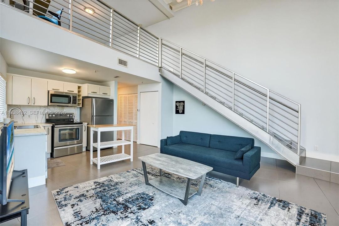 For Sale: $579,000 (2 beds, 2 baths, 1086 Square Feet)