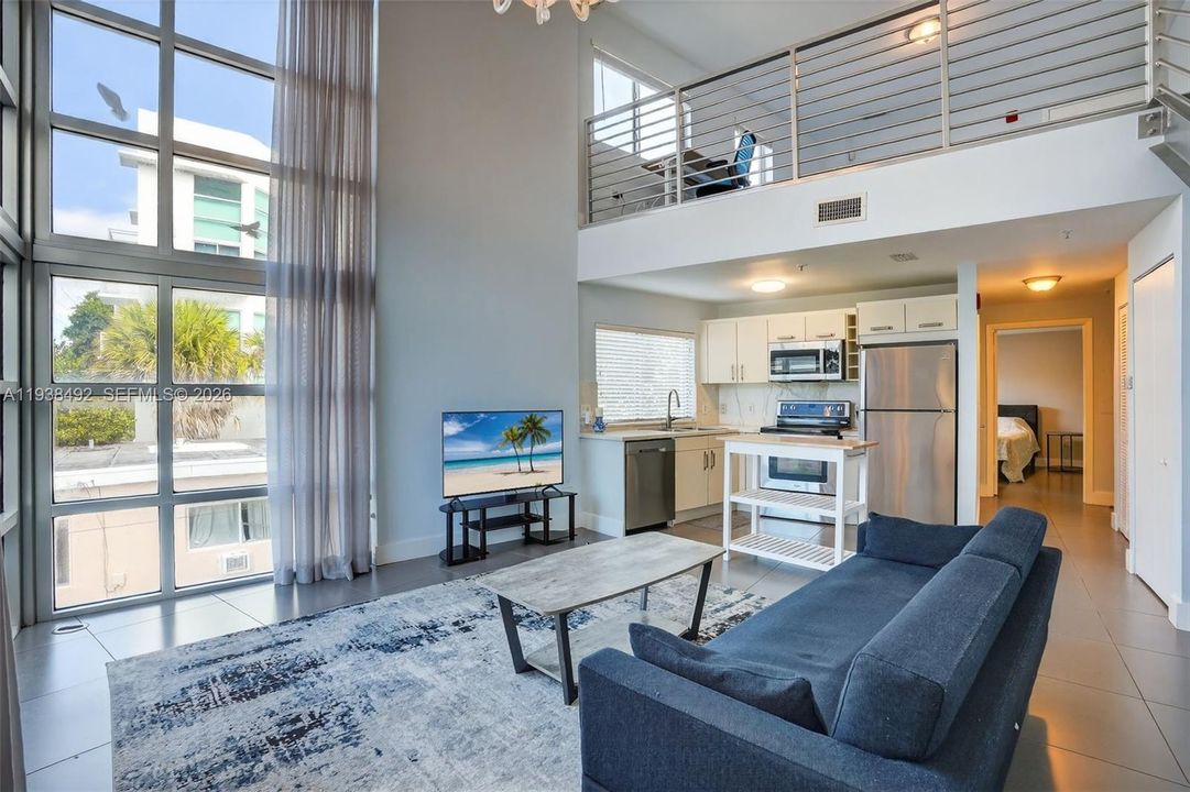 For Sale: $579,000 (2 beds, 2 baths, 1086 Square Feet)