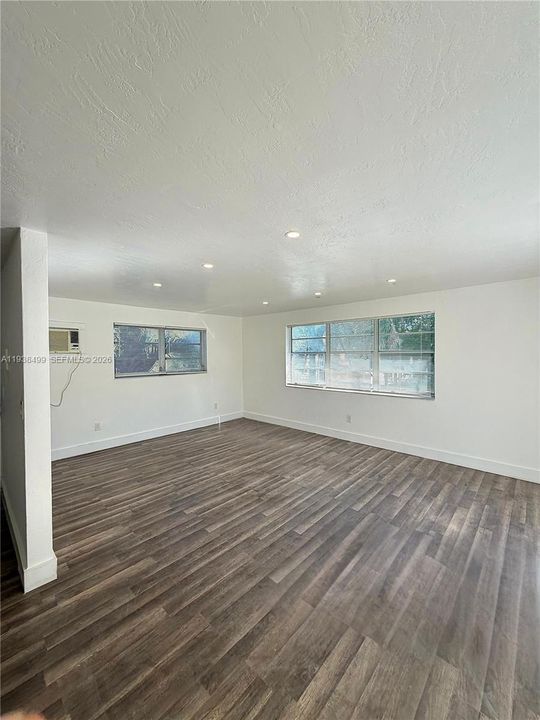 For Rent: $2,400 (2 beds, 2 baths, 1095 Square Feet)