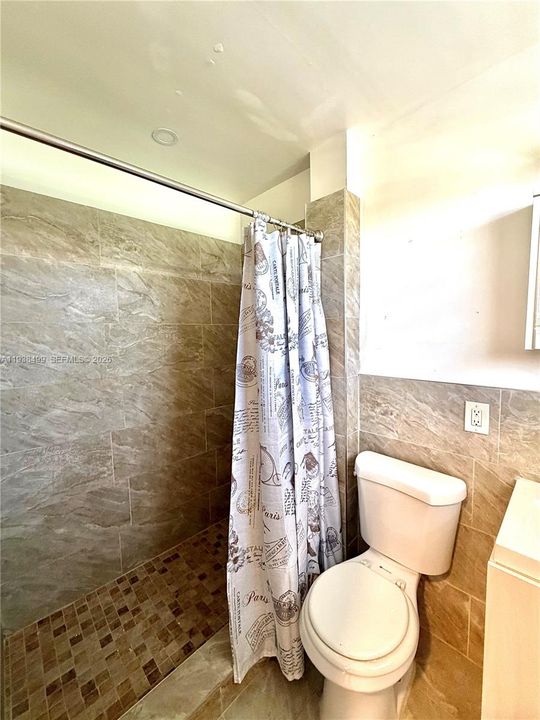 For Rent: $2,400 (2 beds, 2 baths, 1095 Square Feet)