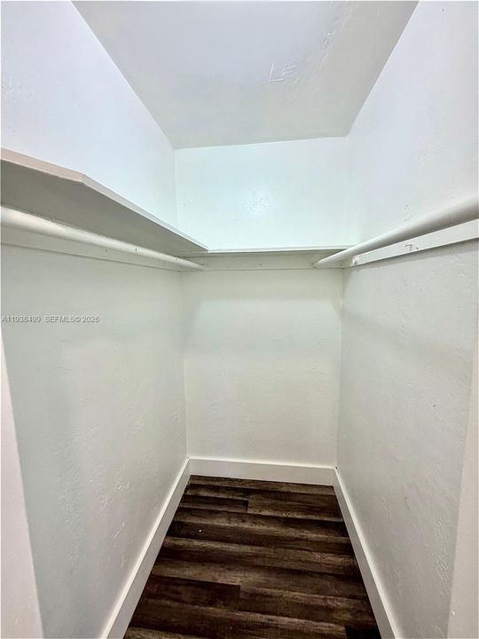 For Rent: $2,400 (2 beds, 2 baths, 1095 Square Feet)