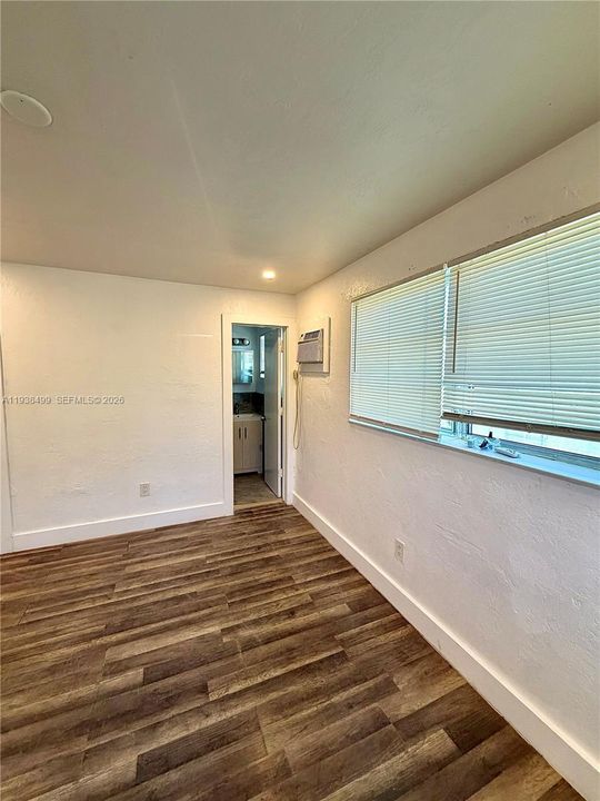 For Rent: $2,400 (2 beds, 2 baths, 1095 Square Feet)