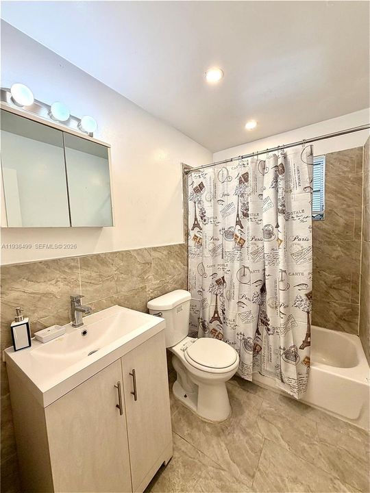 For Rent: $2,400 (2 beds, 2 baths, 1095 Square Feet)