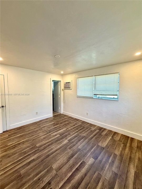 For Rent: $2,400 (2 beds, 2 baths, 1095 Square Feet)