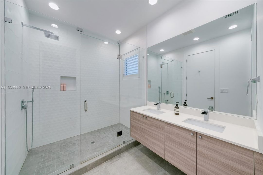 For Sale: $2,400,000 (4 beds, 3 baths, 2955 Square Feet)