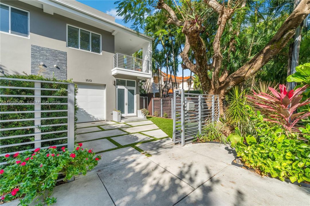 For Sale: $2,400,000 (4 beds, 3 baths, 2955 Square Feet)