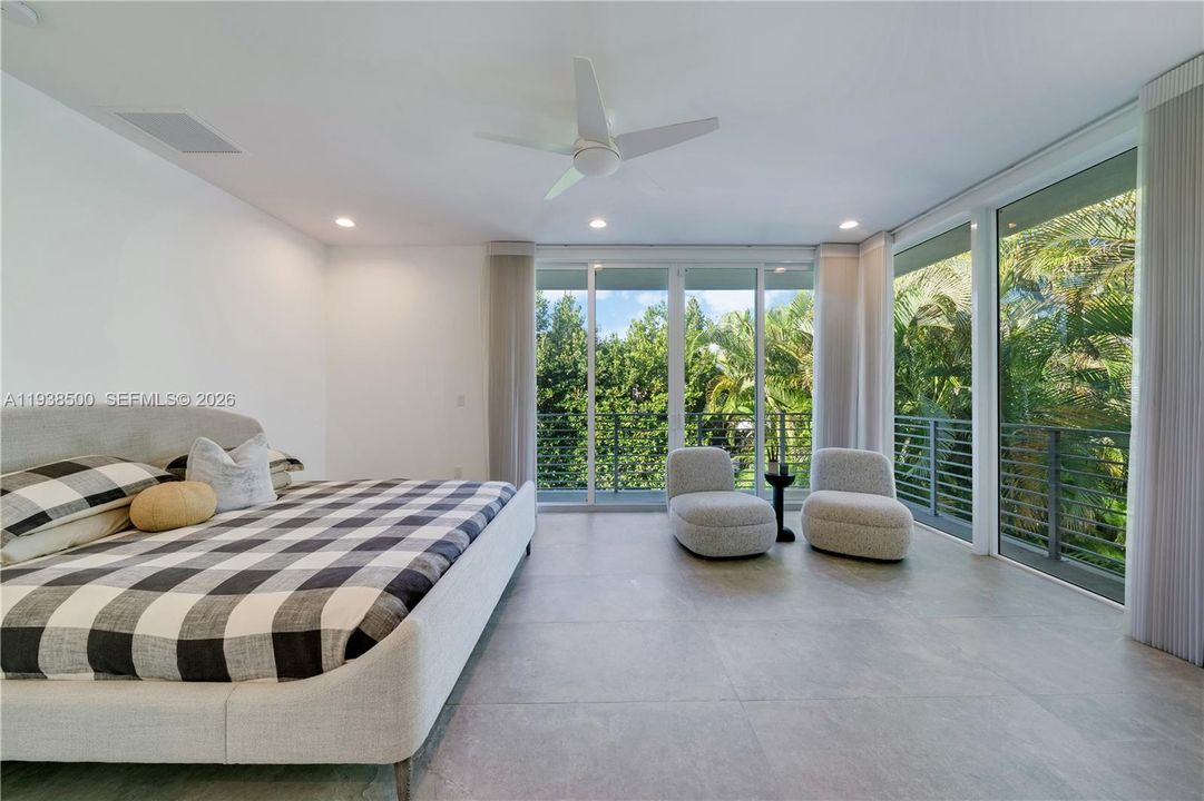 For Sale: $2,400,000 (4 beds, 3 baths, 2955 Square Feet)