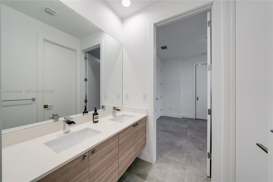 For Sale: $2,400,000 (4 beds, 3 baths, 2955 Square Feet)