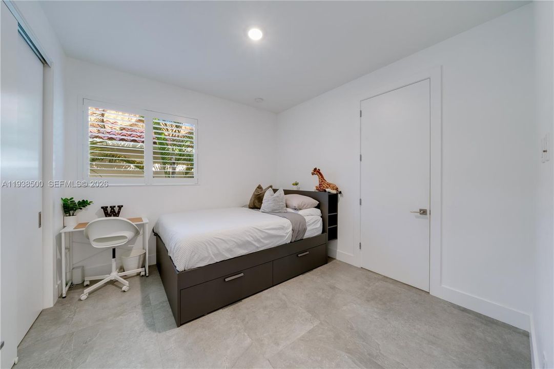 For Sale: $2,400,000 (4 beds, 3 baths, 2955 Square Feet)