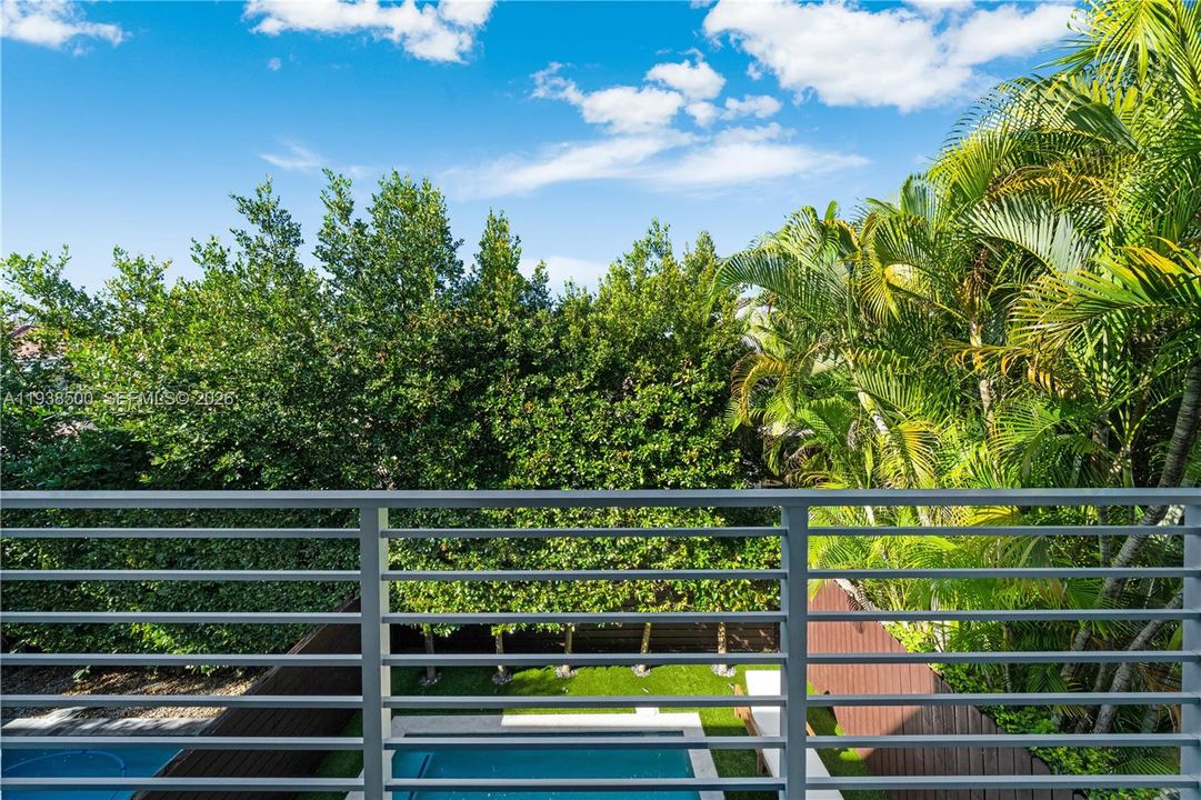 For Sale: $2,400,000 (4 beds, 3 baths, 2955 Square Feet)