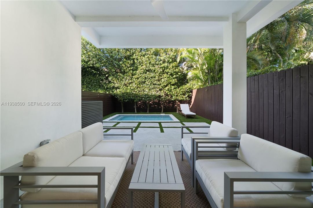 For Sale: $2,400,000 (4 beds, 3 baths, 2955 Square Feet)