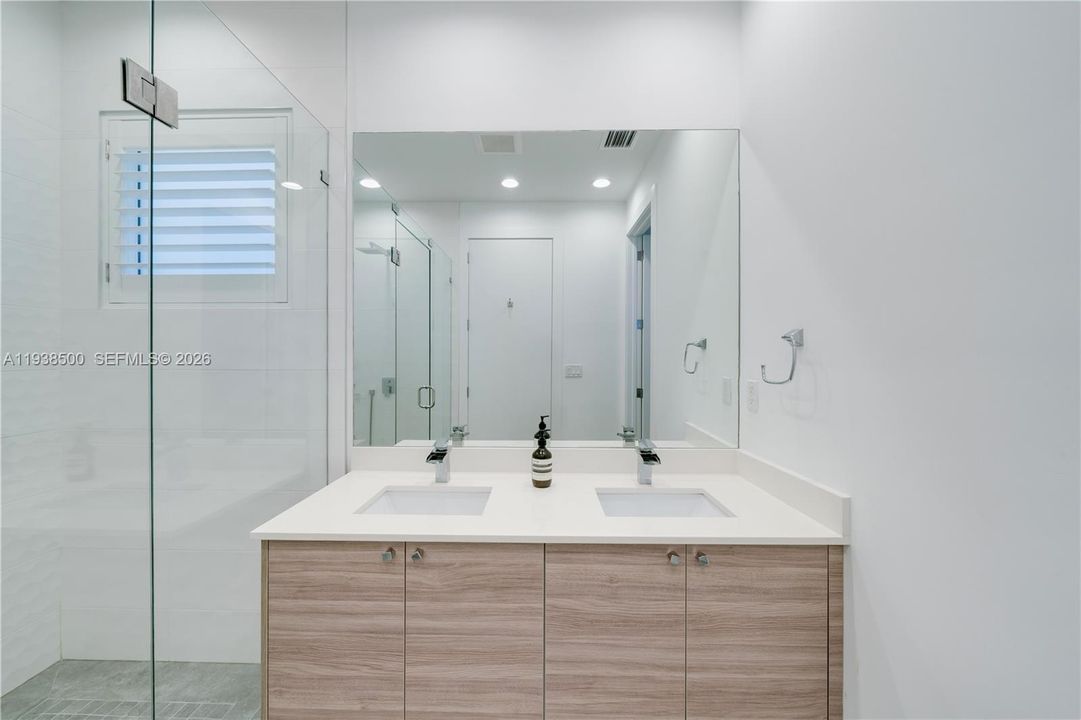 For Sale: $2,400,000 (4 beds, 3 baths, 2955 Square Feet)