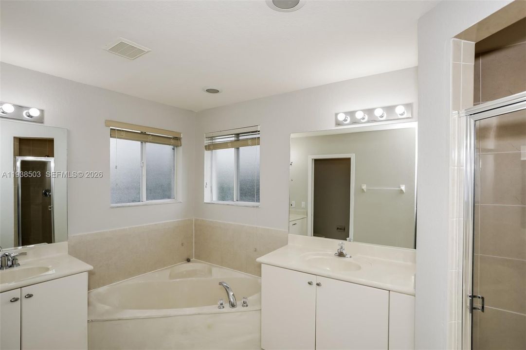 En Renta: $3,145 (4 camas, 3 baños, 2659 Pies cuadrados)