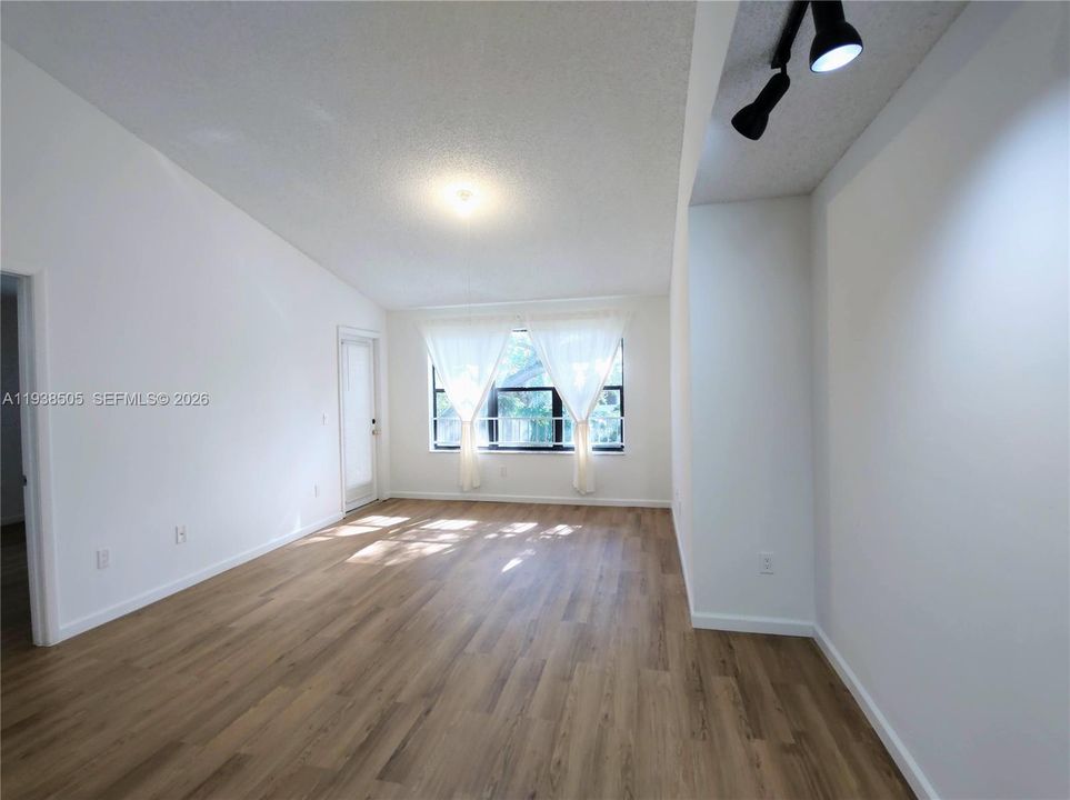 For Rent: $1,650 (1 beds, 1 baths, 620 Square Feet)