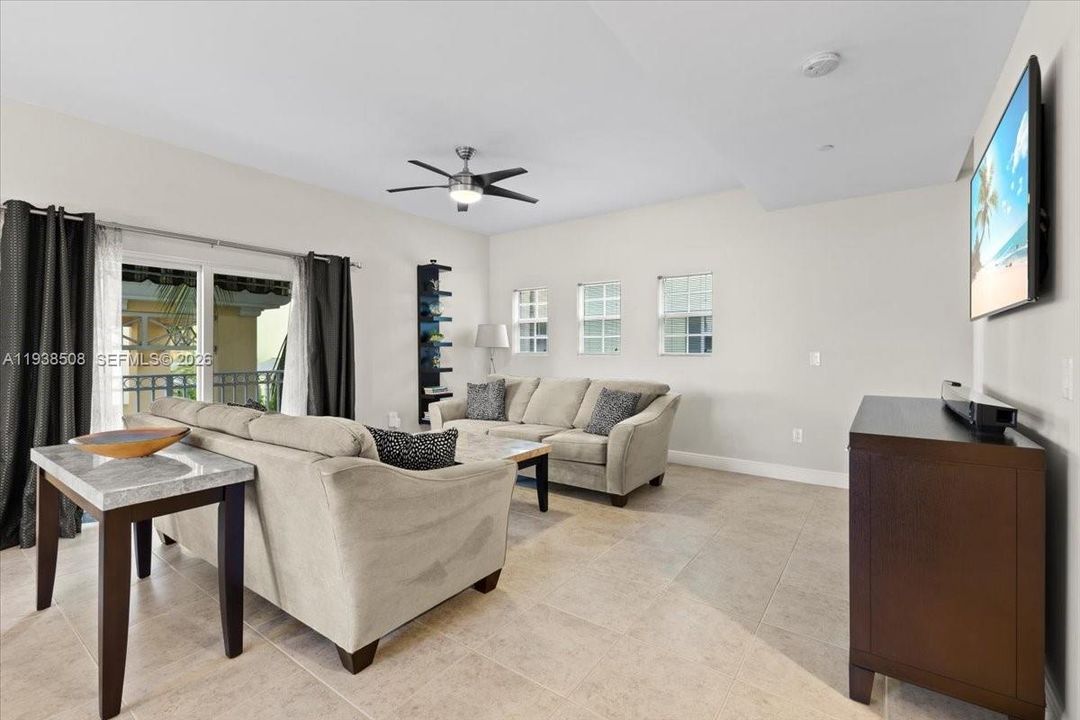 For Sale: $685,000 (3 beds, 3 baths, 1826 Square Feet)