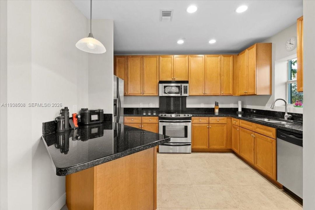 For Sale: $685,000 (3 beds, 3 baths, 1826 Square Feet)